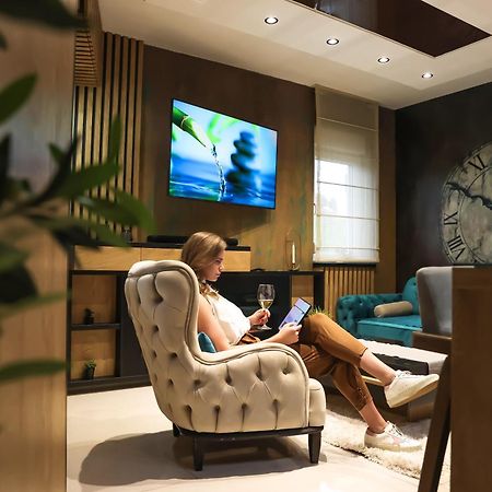 Design Apartment Platinium Spa Lux 5 Star "Havana" Completely Private Wellness & Spa Free Included Sauna & Jacuzzi & Salt Wall & Fire Place & 3D Ceilings & Business Wifi & Netflix & Keyless Code Entry & Full Smart App & Secure 2 Parking Place Ćuprija Exteriér fotografie