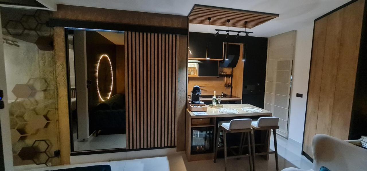 Design Apartment Platinium Spa Lux 5 Star "Havana" Completely Private Wellness & Spa Free Included Sauna & Jacuzzi & Salt Wall & Fire Place & 3D Ceilings & Business Wifi & Netflix & Keyless Code Entry & Full Smart App & Secure 2 Parking Place Ćuprija Exteriér fotografie