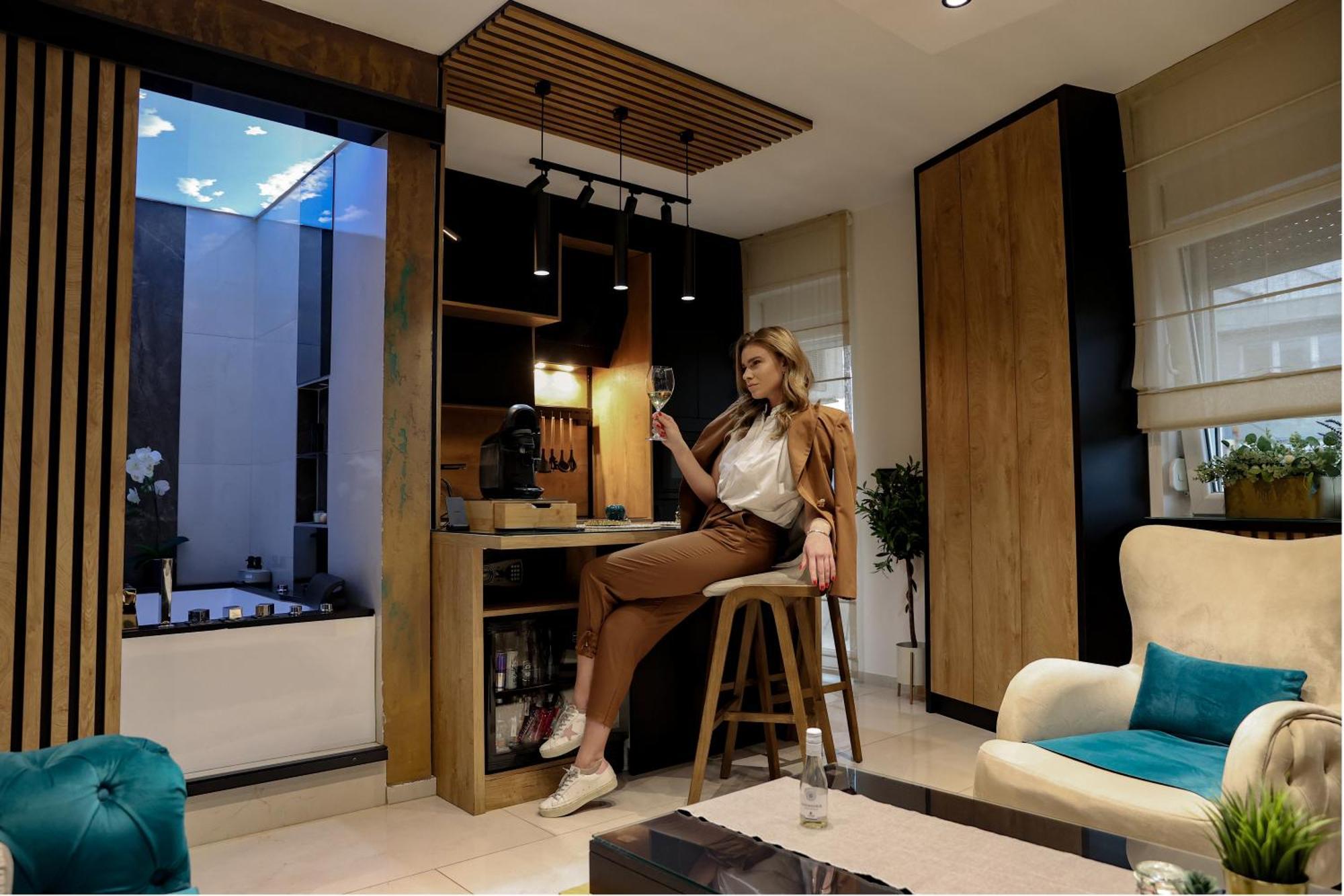 Design Apartment Platinium Spa Lux 5 Star "Havana" Completely Private Wellness & Spa Free Included Sauna & Jacuzzi & Salt Wall & Fire Place & 3D Ceilings & Business Wifi & Netflix & Keyless Code Entry & Full Smart App & Secure 2 Parking Place Ćuprija Exteriér fotografie